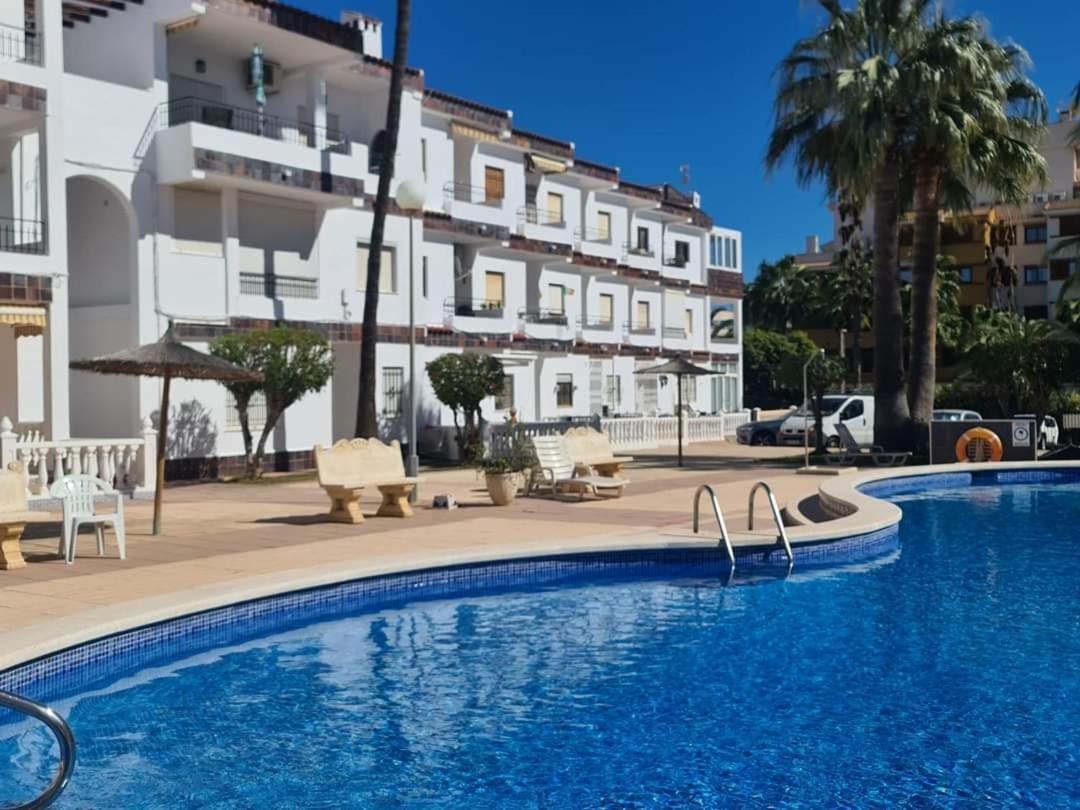 Punta Prima Pleasure With Private Parking In A Gated Community Close To The Beach 托雷维耶哈 外观 照片