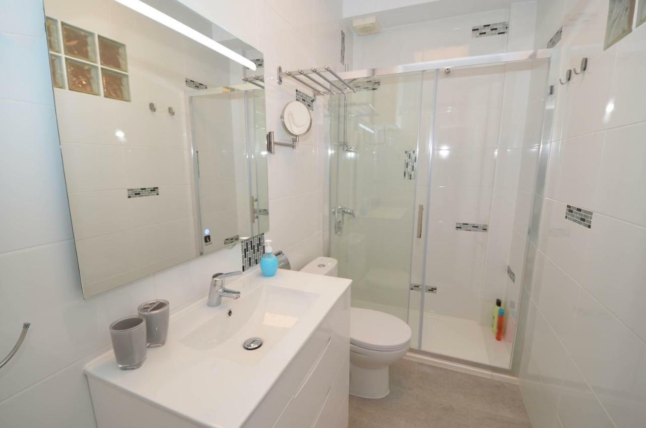 Punta Prima Pleasure With Private Parking In A Gated Community Close To The Beach 托雷维耶哈 外观 照片