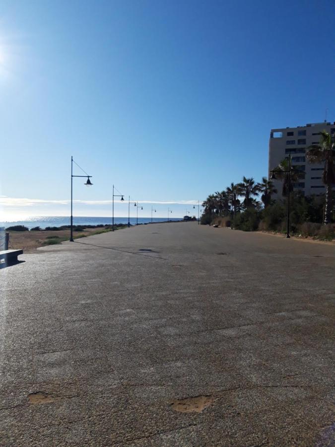Punta Prima Pleasure With Private Parking In A Gated Community Close To The Beach 托雷维耶哈 外观 照片