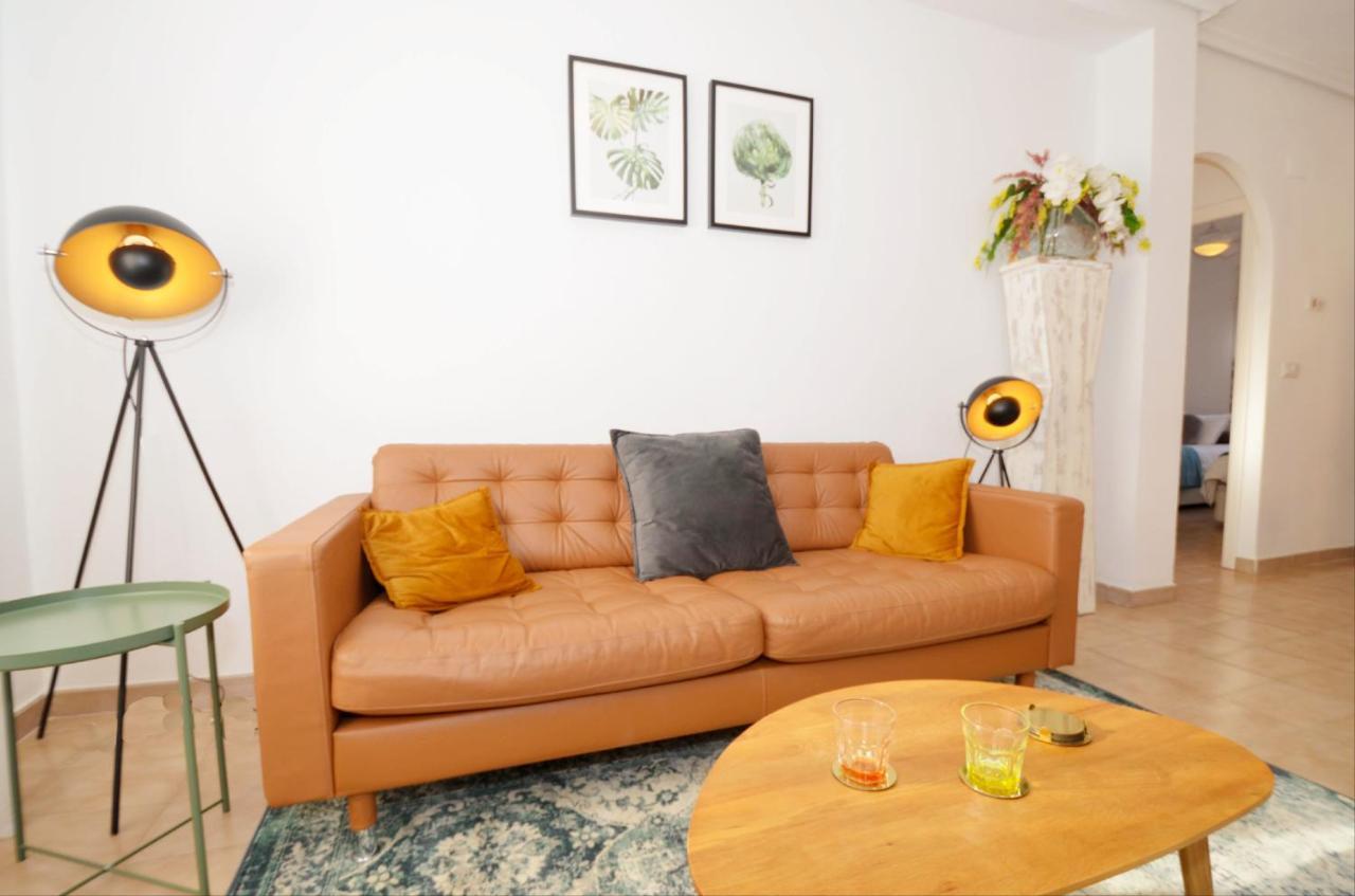 Punta Prima Pleasure With Private Parking In A Gated Community Close To The Beach 托雷维耶哈 外观 照片