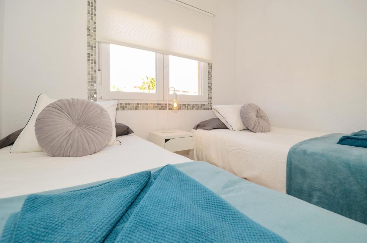 Punta Prima Pleasure With Private Parking In A Gated Community Close To The Beach 托雷维耶哈 外观 照片