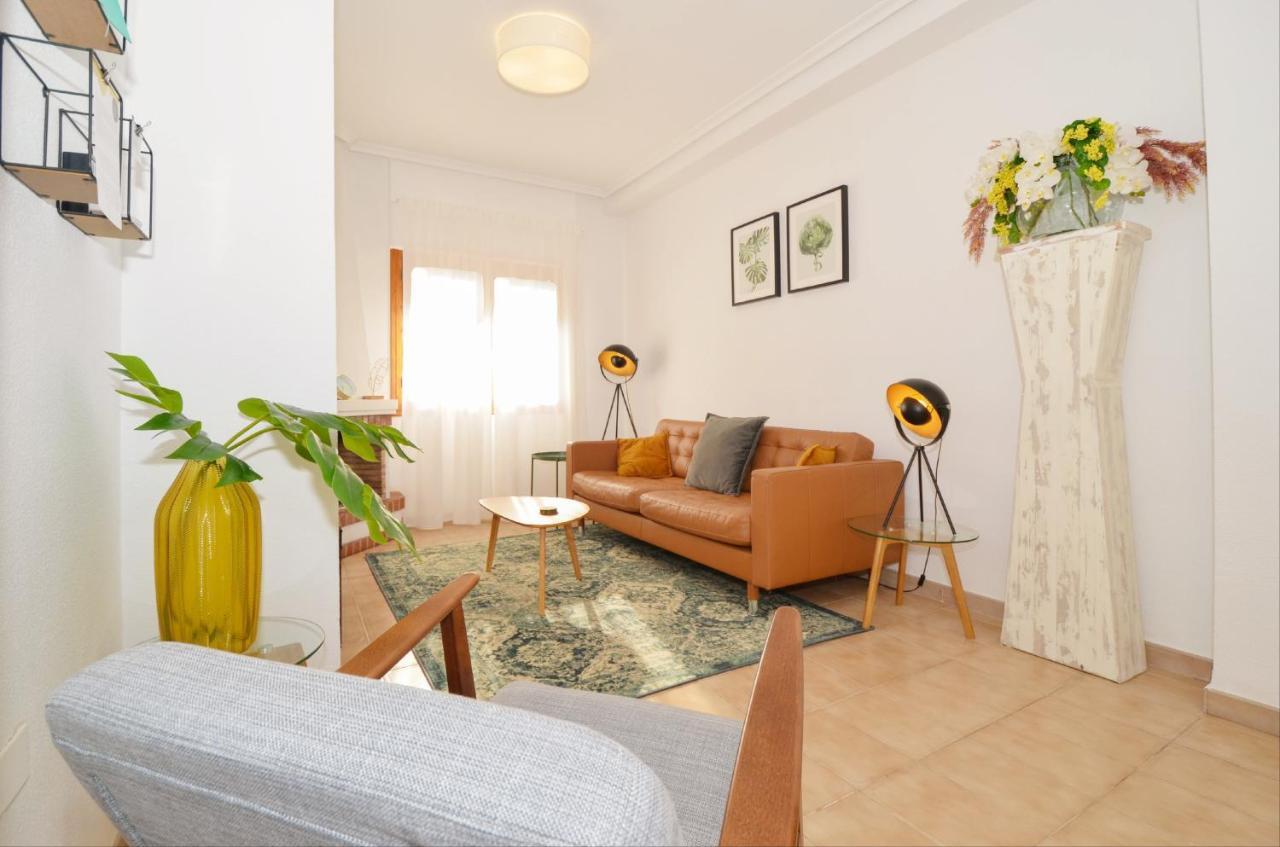 Punta Prima Pleasure With Private Parking In A Gated Community Close To The Beach 托雷维耶哈 外观 照片