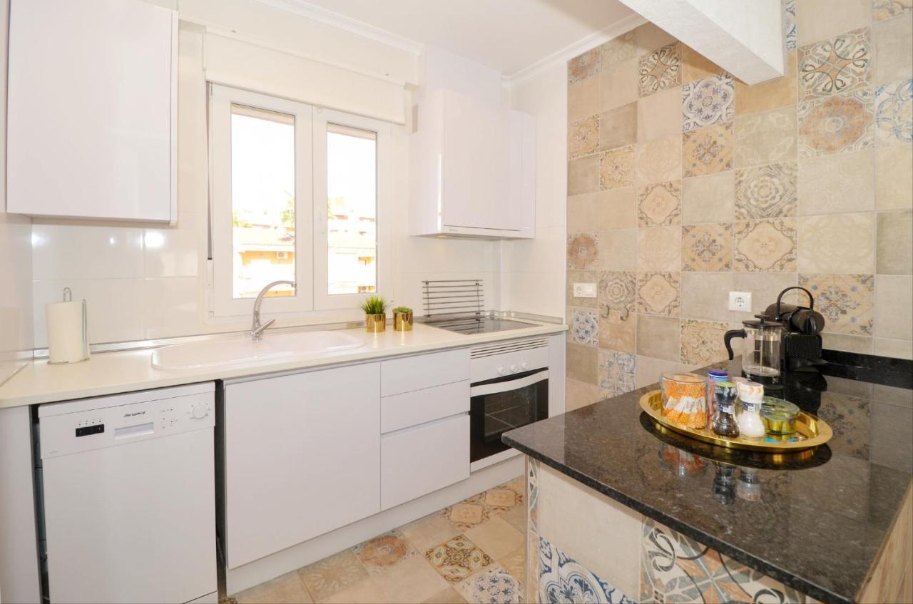 Punta Prima Pleasure With Private Parking In A Gated Community Close To The Beach 托雷维耶哈 外观 照片