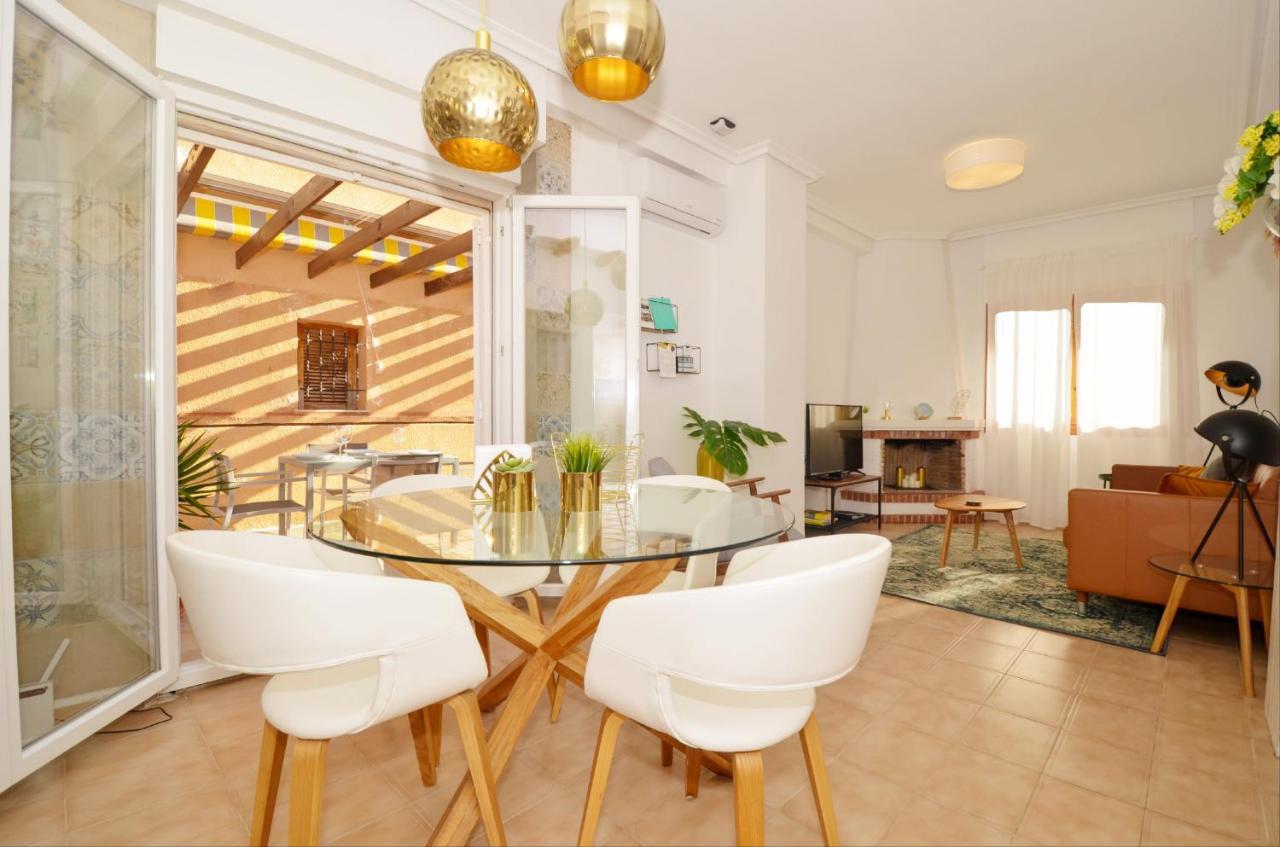 Punta Prima Pleasure With Private Parking In A Gated Community Close To The Beach 托雷维耶哈 外观 照片