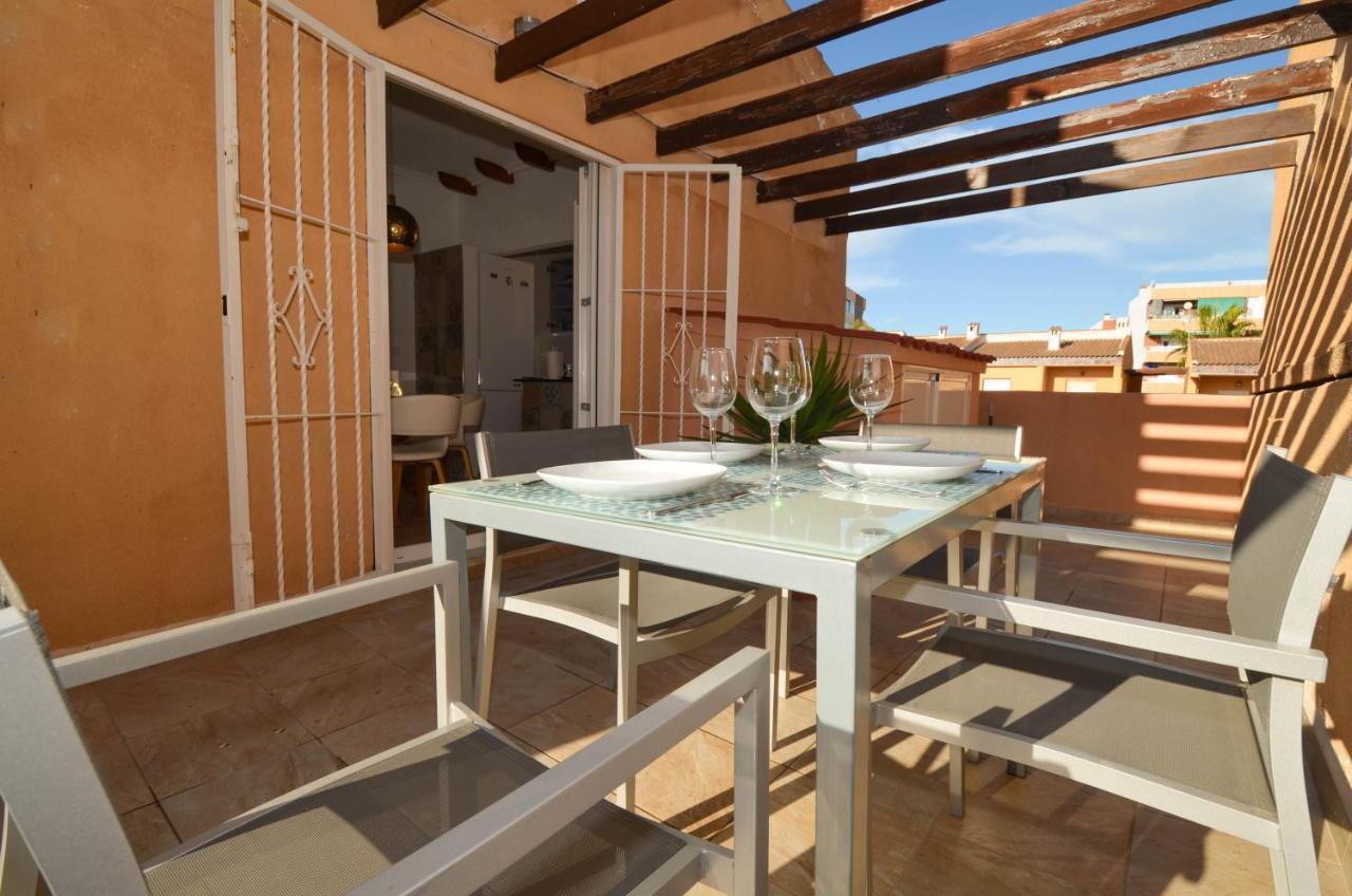 Punta Prima Pleasure With Private Parking In A Gated Community Close To The Beach 托雷维耶哈 外观 照片